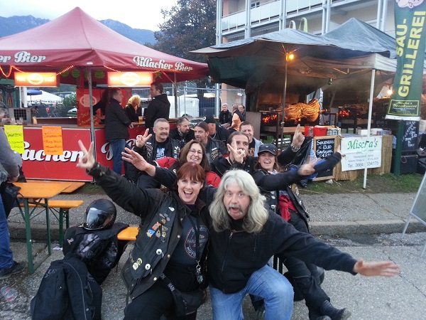 Gruppenbild mit Dealer